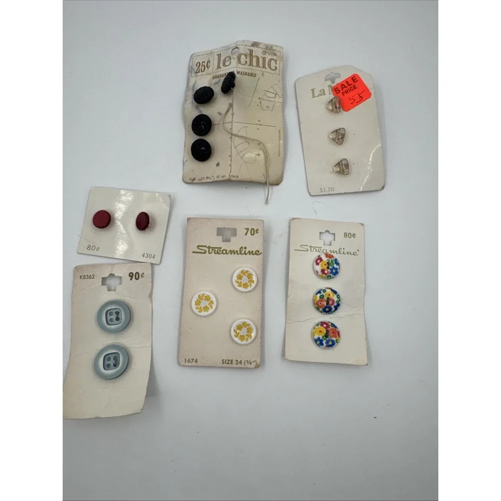 Lot of Vintage Buttons On Cards 27‎ Sets Colorful Metal Heart
